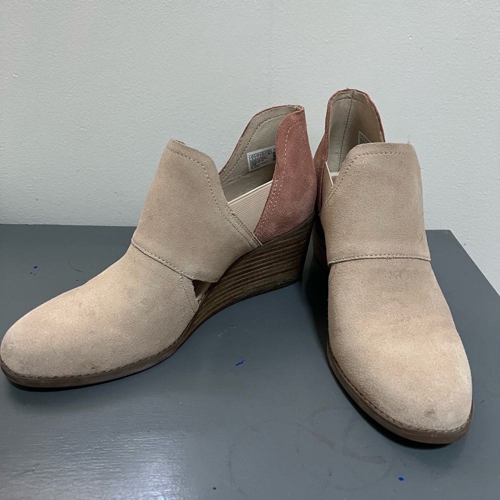 Toms Cream Wedges Stylish Comfort